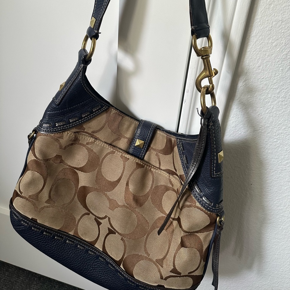 Coach Hampton Hobo navy and brown stylish purse